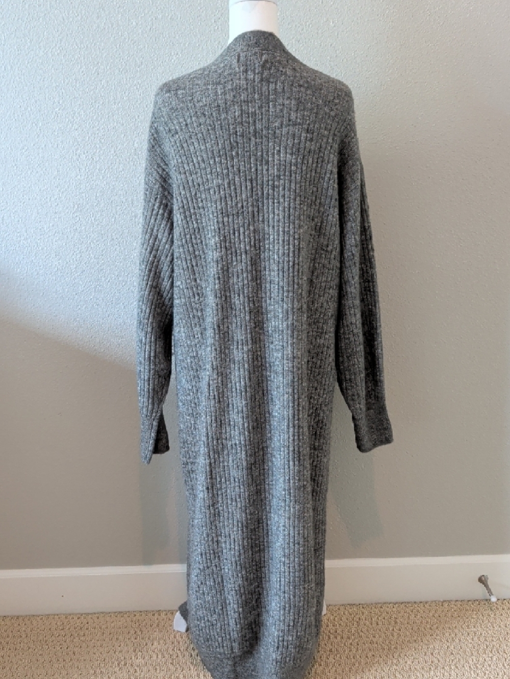 H & M Long Cardigan - Picture 2 of 3
